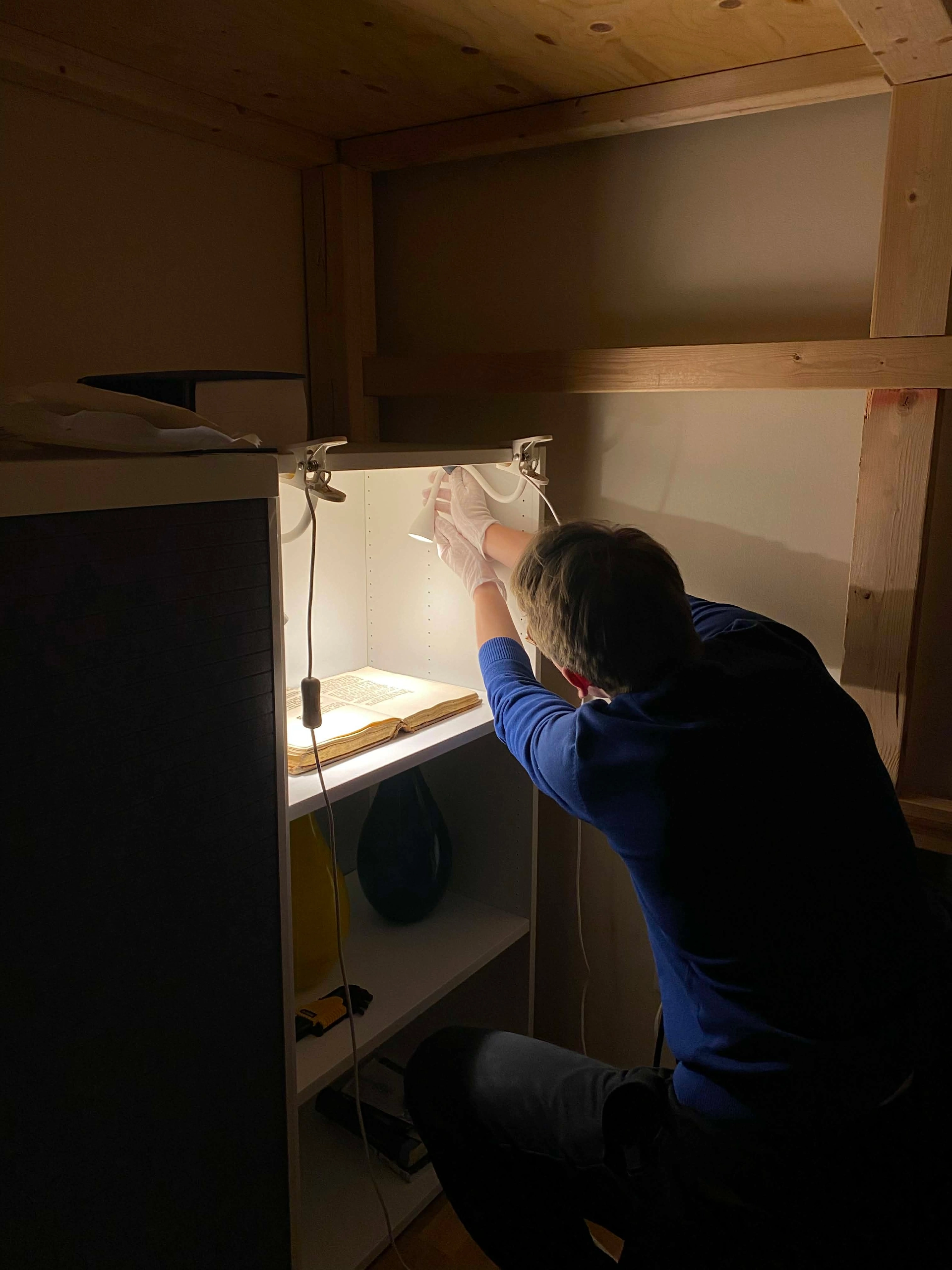 Adjusting the lights